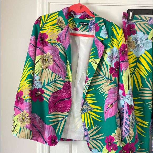 Like new Fashion Nova Women's Printed Pants Set Size S - Picture 9 of 14